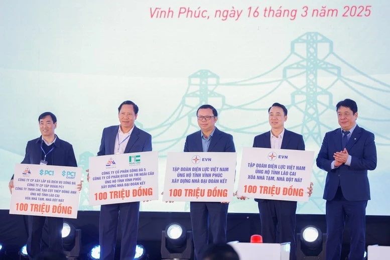 EVN ủng hộ kinh phí cho các huyện của tỉnh Vĩnh phúc phong trào xoá nhà tạm.