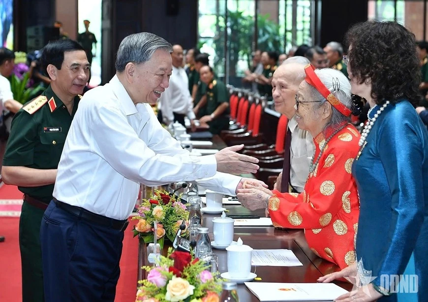 Tổng Bí thư Tô Lâm gặp mặt cán bộ lão thành cách mạng, Bà mẹ Việt Nam anh hùng, tướng lĩnh, Anh hùng Lực lượng vũ trang nhân dân.