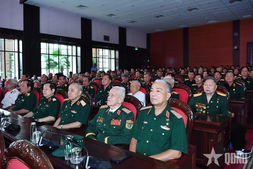 Các đại biểu tại buổi gặp mặt.