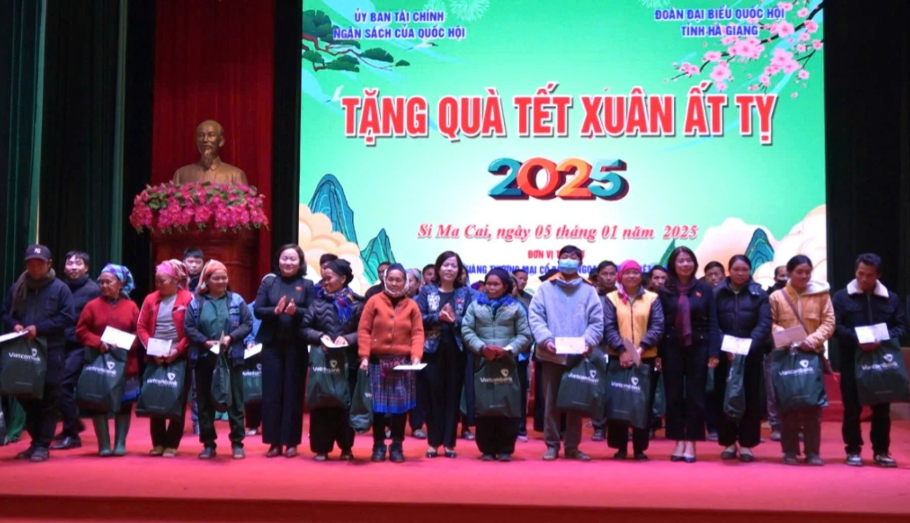 tang-qua-cac-ho-gia-dinh-6309.jpg