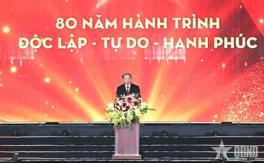 Bộ trưởng Bộ Văn hóa, Thể thao và Du lịch Nguyễn Văn Hùng phát biểu khai mạc chương trình.
