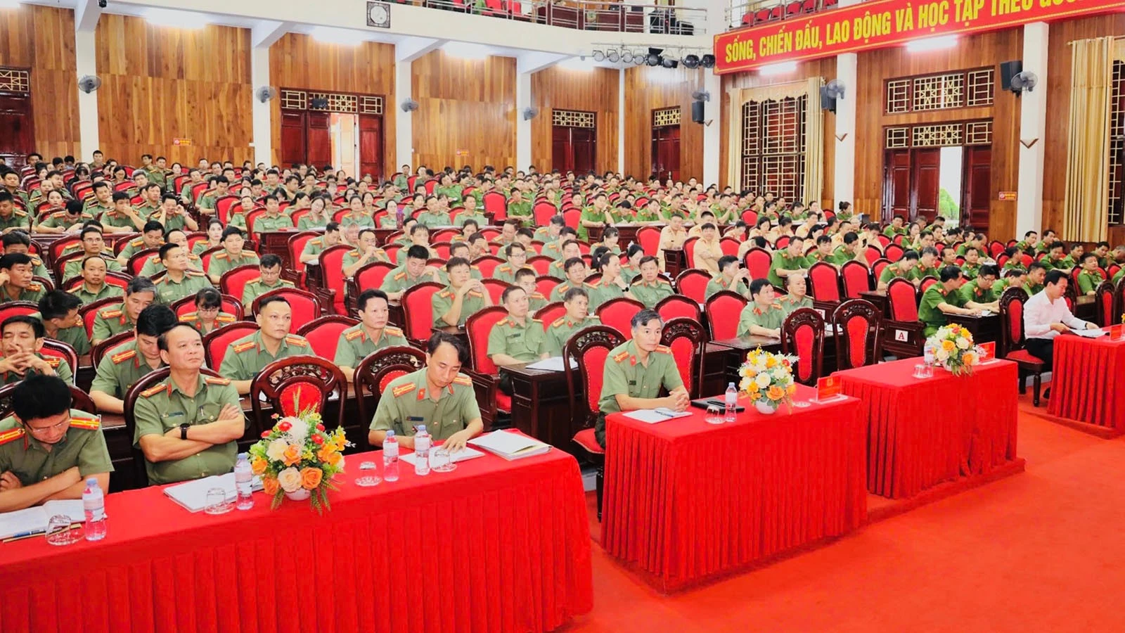 anh-2-cac-dai-bieu-tham-du-hoi-nghi.jpg