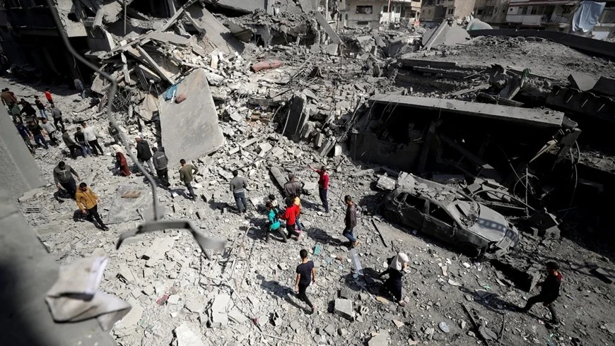 Khung cảnh đổ nát sau cuộc không kích của Israel vào một tòa nhà ở thành phố Jabalia, phía Bắc dải Gaza, ngày 18-3.
