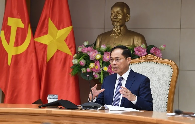 Phó Thủ tướng Bùi Thanh Sơn điện đàm trực tuyến với Bộ trưởng Ngoại giao Lào Thongsavanh Phomvihane và Quyền Trưởng Ban Đối ngoại Trung ương Lào Bunleaua Phandanuvong.
