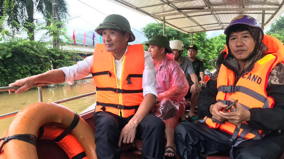 Kiểm tra lưu vực sông chảy đoạn xã Cốc Lầu.jpg