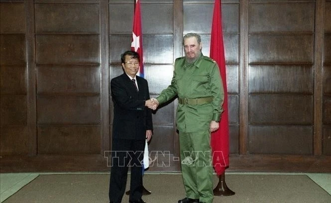 Chủ tịch nước Trần Đức Lương gặp Chủ tịch Fidel Castro trong chuyến thăm hữu nghị chính thức Cuba, ngày 9/4/2000.