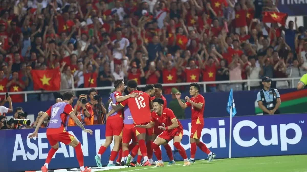 Khác với ASEAN Hyundai Cup, hiện vẫn chưa có nhà đài nào của Việt Nam sở hữu bản quyền phát sóng FIFA ASEAN Cup.