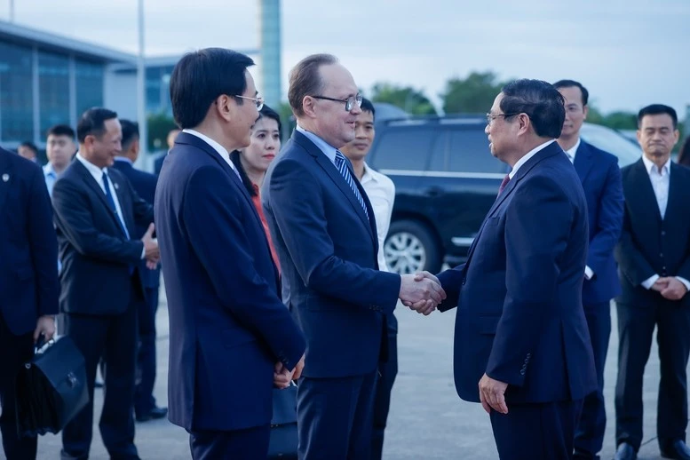 Đại sứ LB Nga tại Việt Nam Bezdetko Gennady Stepanovich tiễn Thủ tướng Phạm Minh Chính lên đường dự Hội nghị các Nhà lãnh đạo Nhóm BRICS mở rộng.