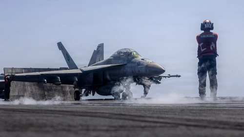 Máy bay F-18 của Hải quân Mỹ chuẩn bị cất cánh từ tàu sân bay, ngày 29/5/2026 (ảnh minh họa).