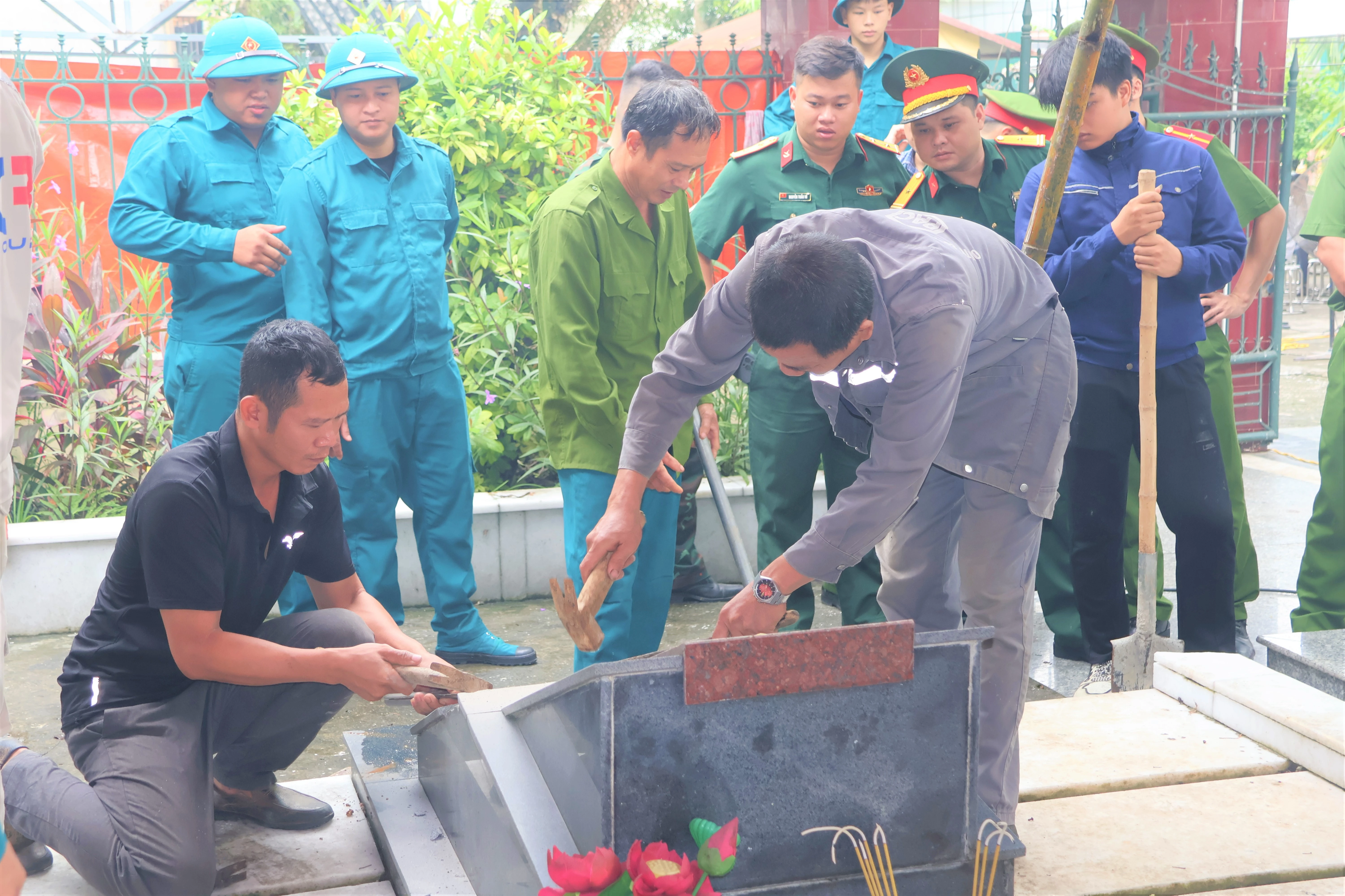 xa-luc-yen-hoan-thanh-viec-lay-may-sinh-pham-adn-xac-dinh-danh-tinh-hai-cot-liet-si.jpg