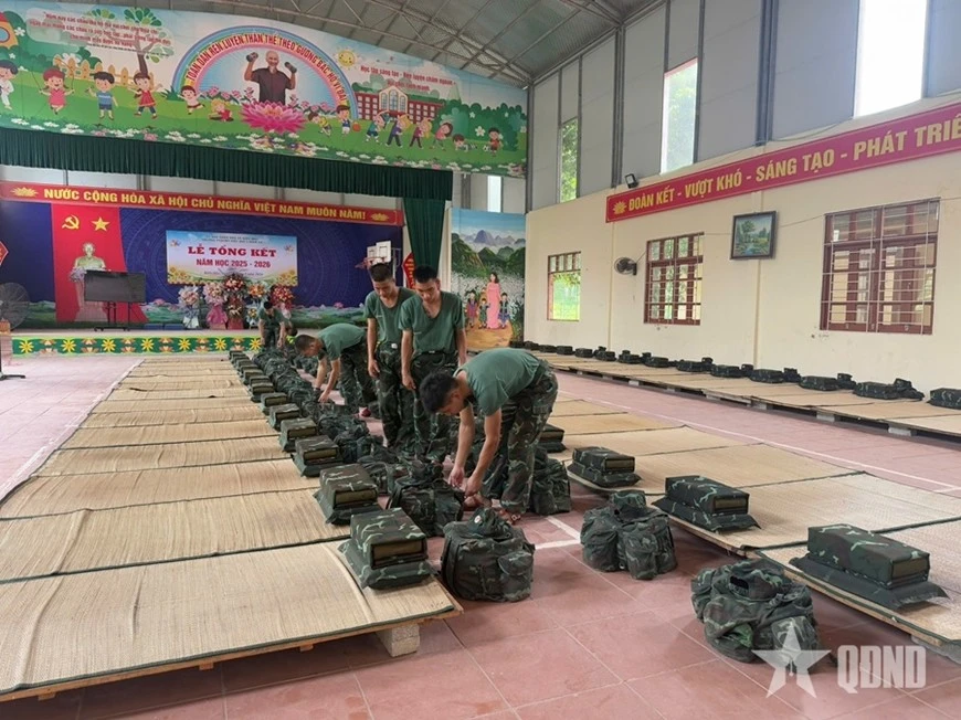 Nơi ăn ở của cán bộ, chiến sĩ Trung đoàn 123 (Bộ CHQS tỉnh Lạng Sơn) khi tham gia xây dựng Trường Phổ thông nội trú liên cấp Tiểu học và THCS Kiên Mộc, xã Kiên Mộc (Lạng Sơn) luôn được sắp xếp gọn gàng.