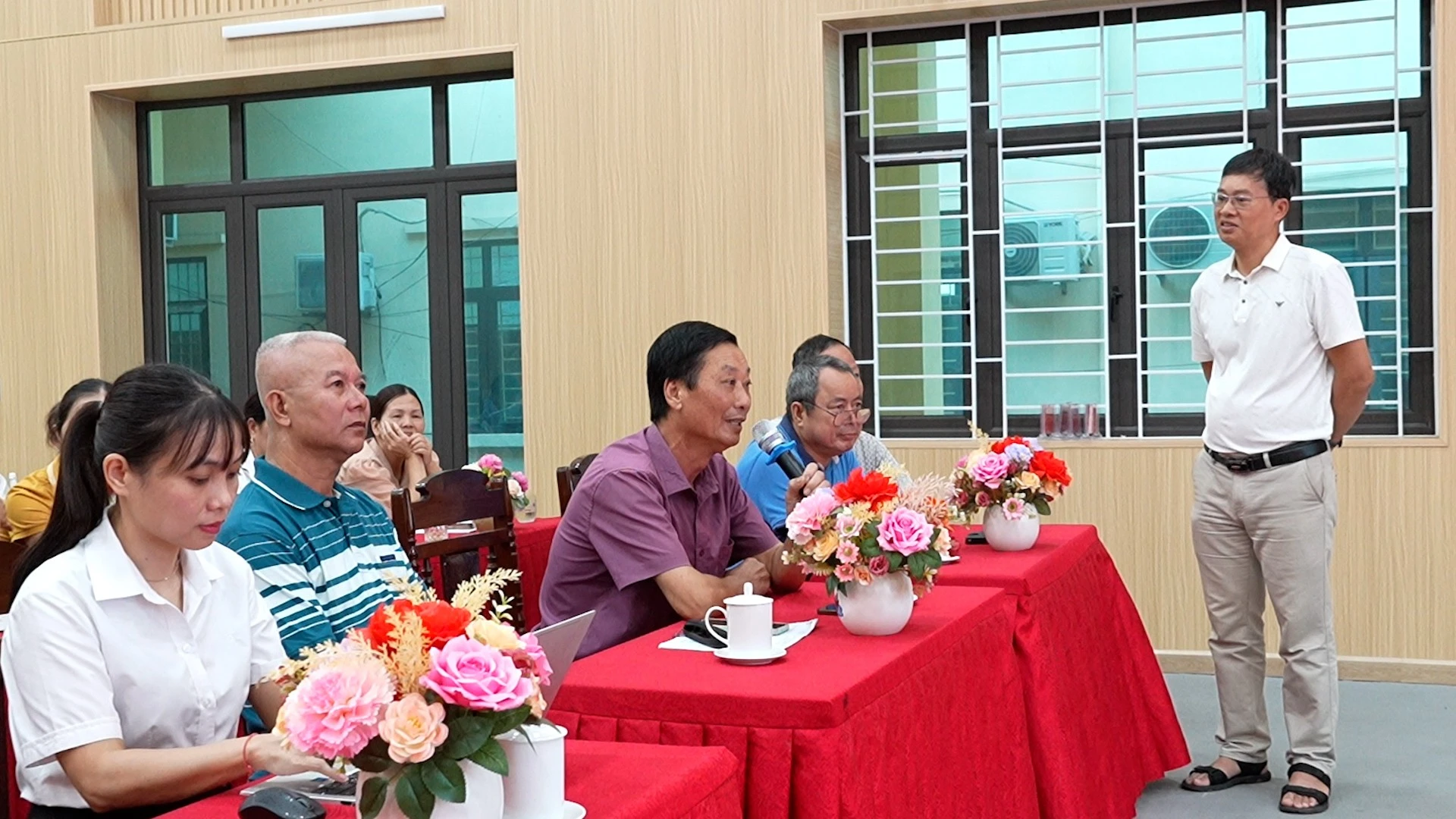 5-hoc-vien-trao-doi.jpg