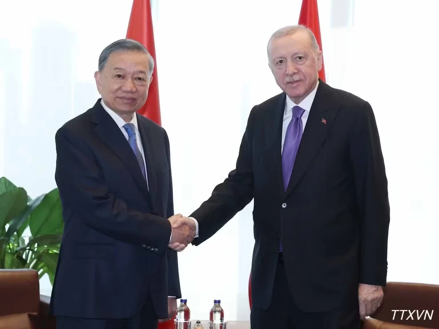 Tổng Bí thư, Chủ tịch nước Tô Lâm gặp Tổng thống Thổ Nhĩ Kỳ Recep Tayyip Erdogan. (Ảnh: TTXVN)