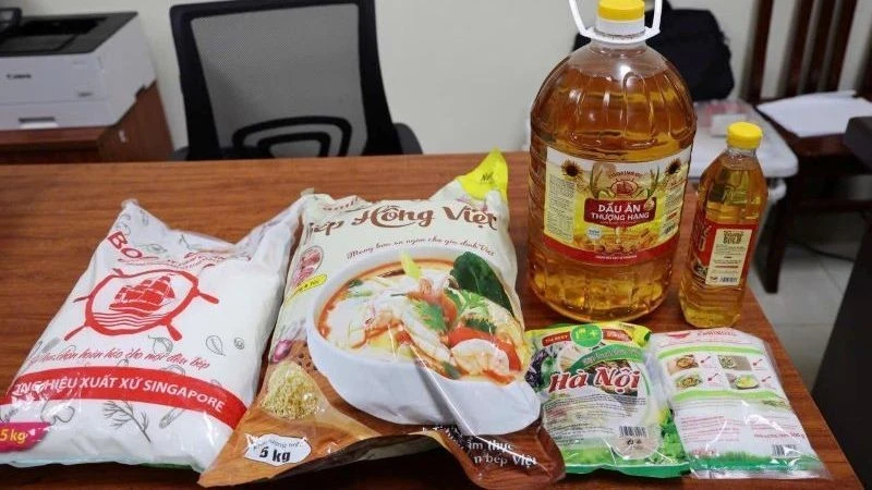 Các sản phẩm hàng giả bị thu giữ.