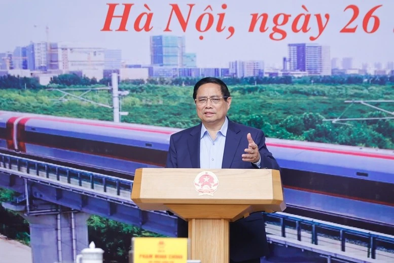 Thủ tướng Phạm Minh Chính nêu rõ mục tiêu không thay đổi là phải khởi công dự án đường sắt Lào Cai - Hà Nội - Hải Phòng trong năm 2025 và khởi công tuyến đường sắt tốc độ cao Bắc - Nam trong năm 2026.