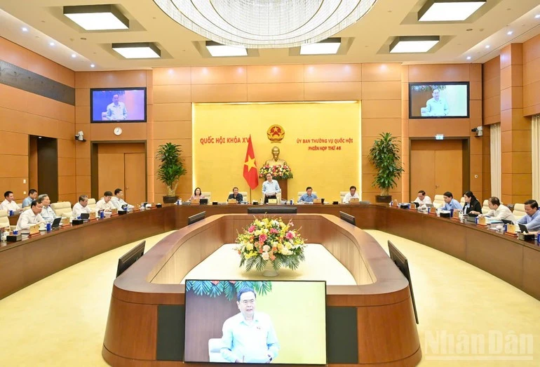 Quang cảnh phiên họp.