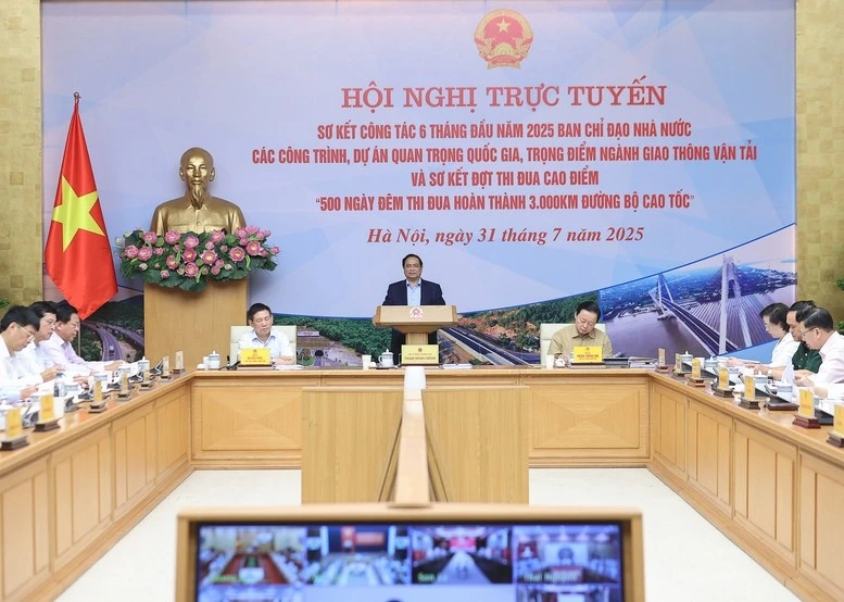Thủ tướng Phạm Minh Chính yêu cầu tiếp tục tăng tốc, bứt phá với tinh thần thần tốc, táo bạo, phấn đấu tới ngày 19/8 có 2.476 km cao tốc, 1.397 km đường ven biển và đến cuối năm 2025 vượt mục tiêu 3.000 km cao tốc, hoàn thành gần 2.000 km đường ven biển, cơ bản hoàn thành sân bay Long Thành.