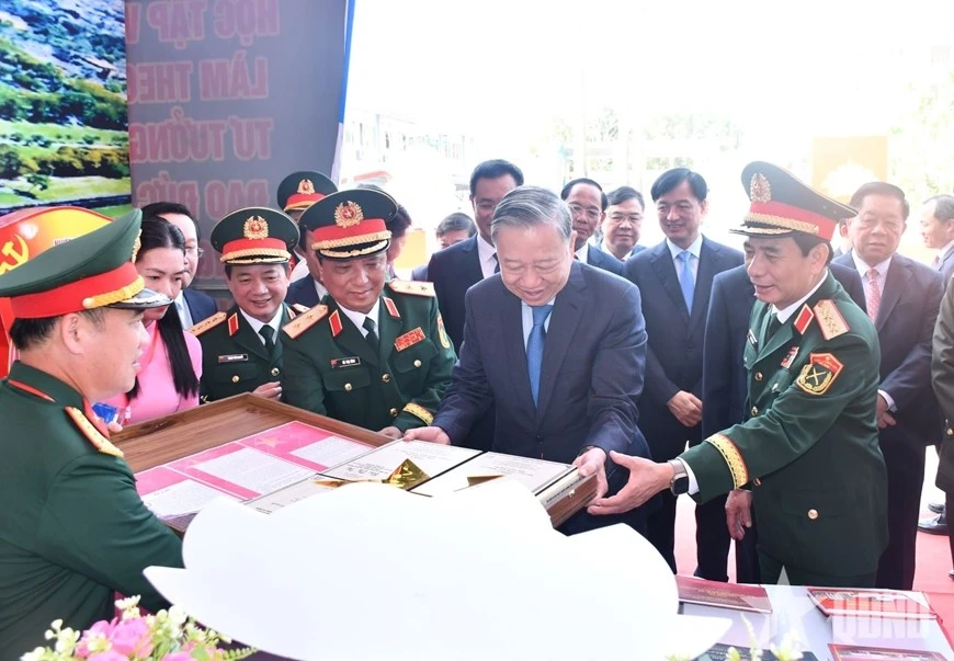 Tổng Bí thư Tô Lâm dự Lễ kỷ niệm 80 năm Ngày truyền thống Lực lượng vũ trang Quân khu 4 ảnh 9