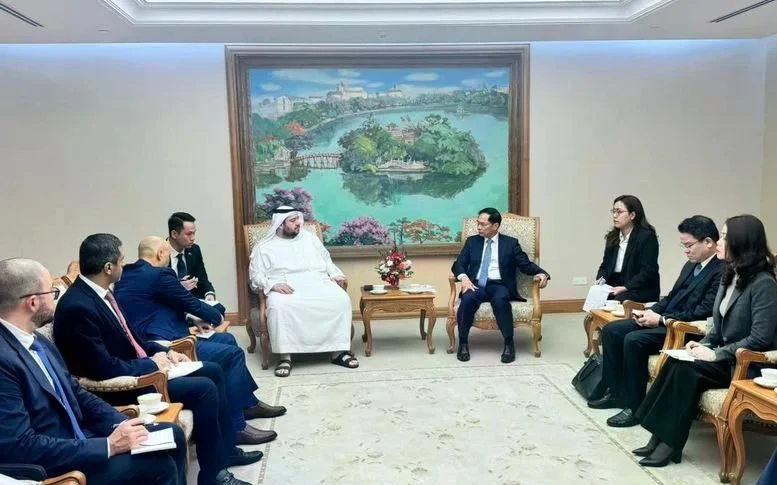 Phó Thủ tướng Bùi Thanh Sơn tiếp Bộ trưởng Đầu tư UAE Mohamed Alsuwaidi.