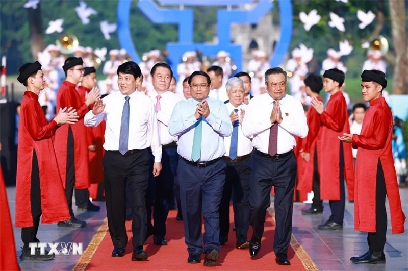 Thủ tướng Phạm Minh Chính và các đại biểu dự chương trình.
