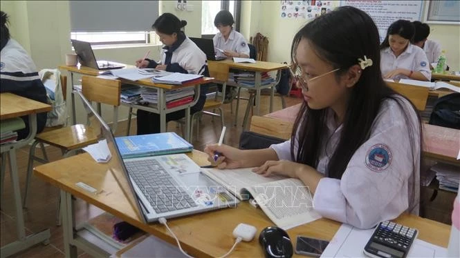 Giờ tự ôn luyện trên lớp của học sinh Trường THPT Dân tộc nội trú tỉnh Lào Cai.