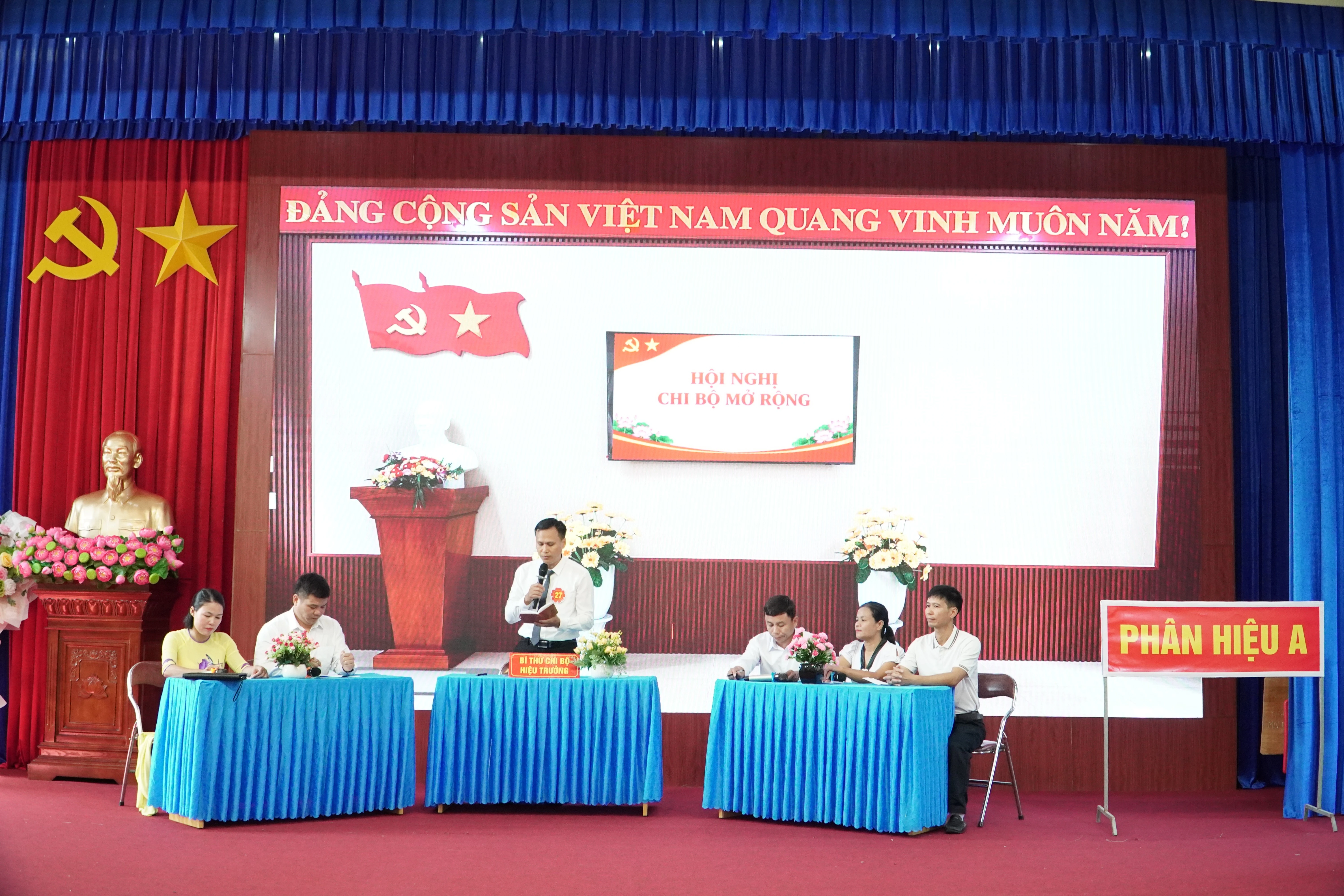 thi-sinh-the-hien-phan-thi-xu-ly-tinh-huong-trong-cong-tac-xay-dung-dang-o-co-so.jpg
