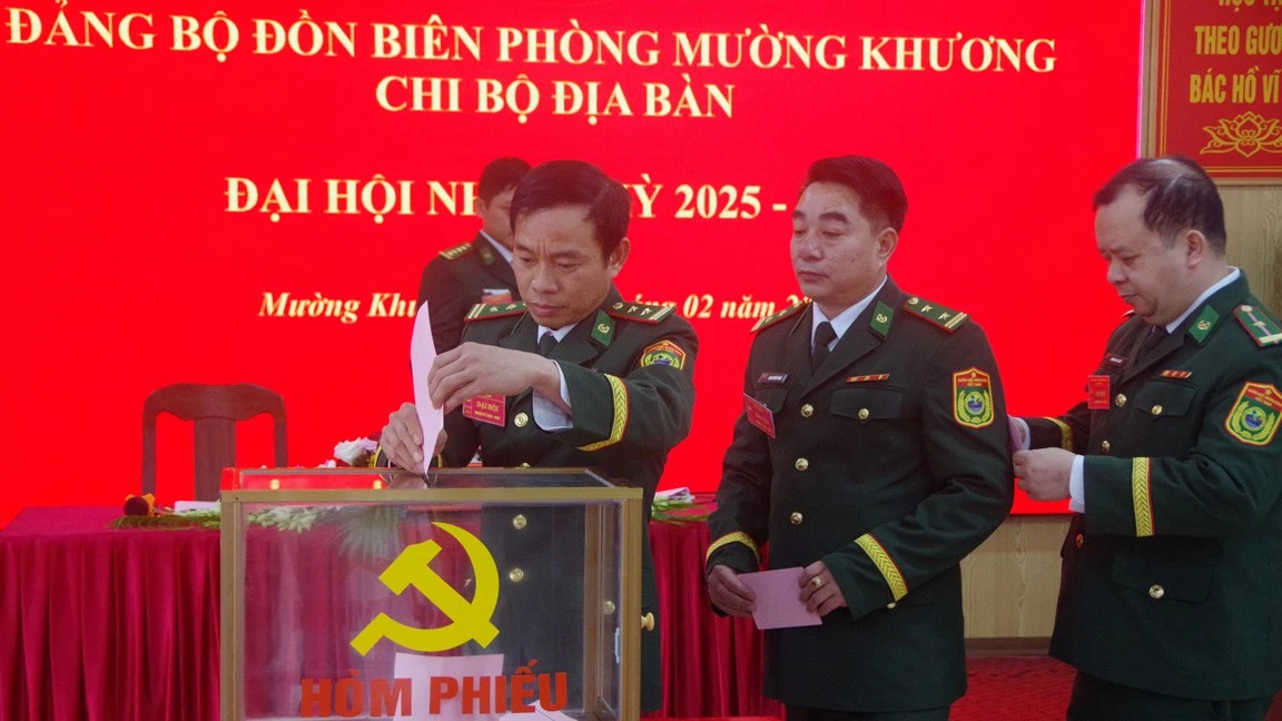 dai-hoi-bo-phieu-bau-cap-uy-khoa-moi.jpg