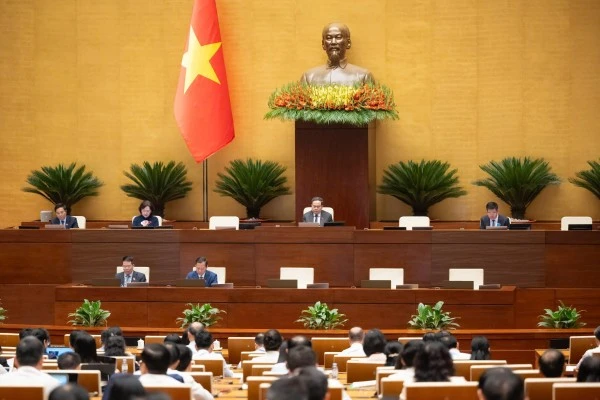 Các đồng chí lãnh đạo Quốc hội tại phiên họp.