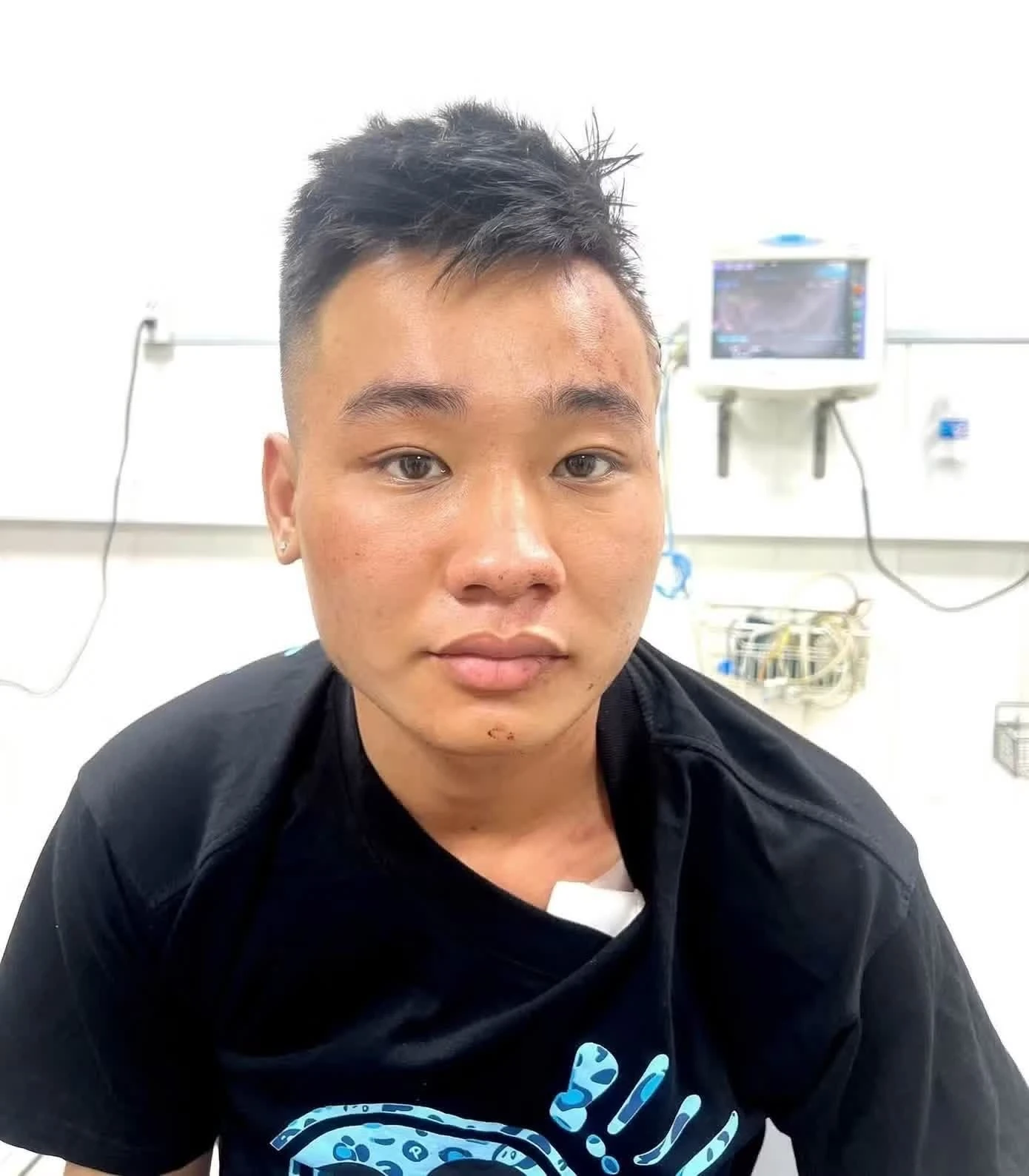 Theo điều tra ban đầu, nghi phạm của vụ án khiến 3 người thiệt mạng ở Đồng Nai là một thanh niên 21 tuổi mang dao tìm đến nhà bạn gái cũ sau khi chia tay để trả thù.
