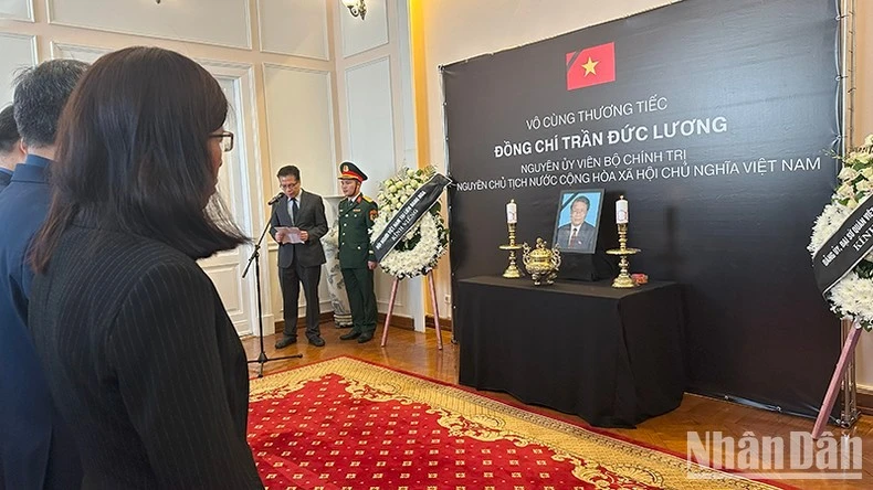 Đại sứ Đặng Minh Khôi phát biểu tại lễ viếng.