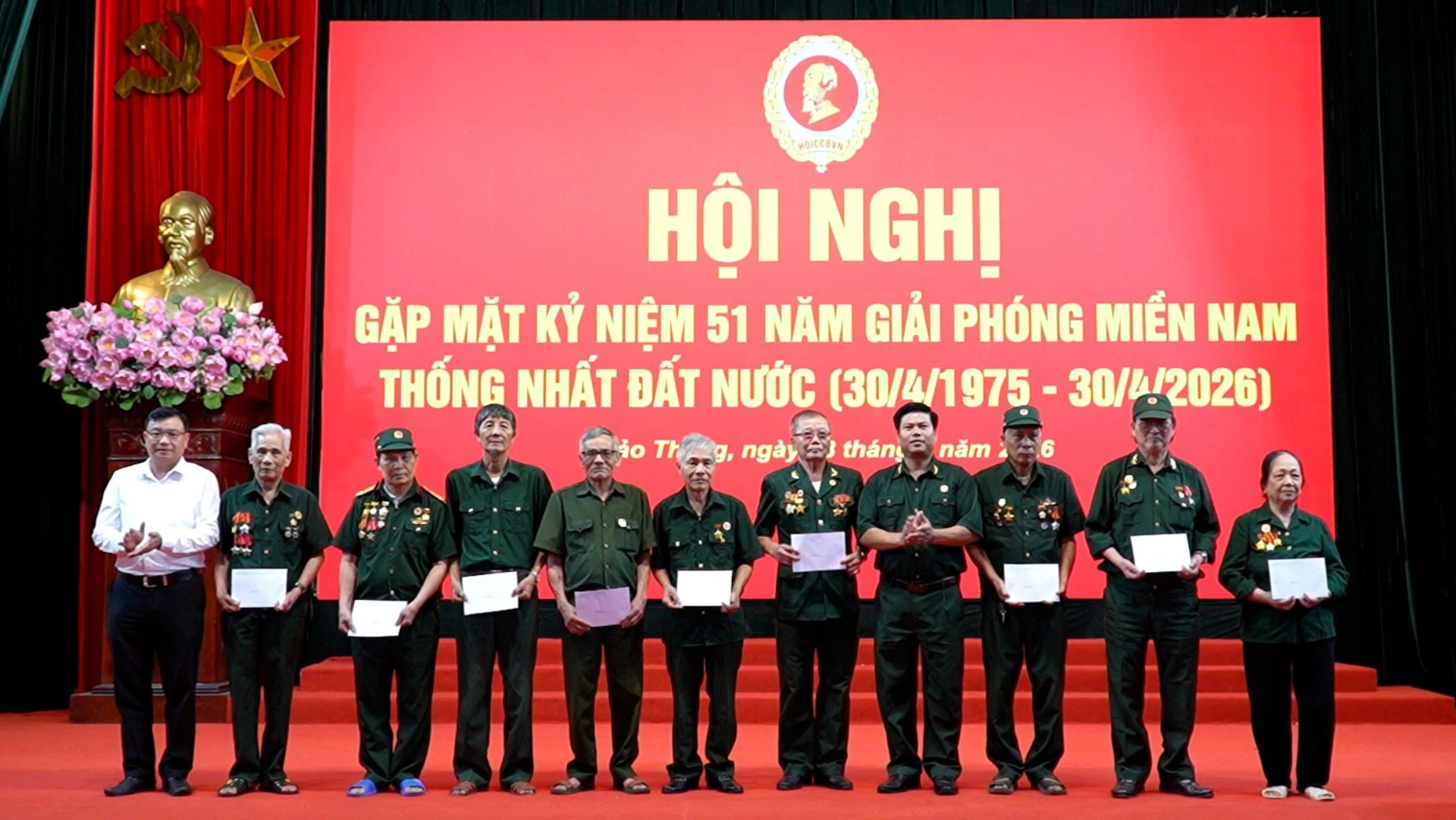 trao-qua-cho-hoi-vien-co-hoan-canh-kho-khan-va-tham-giq-khang-chien-1724.jpg