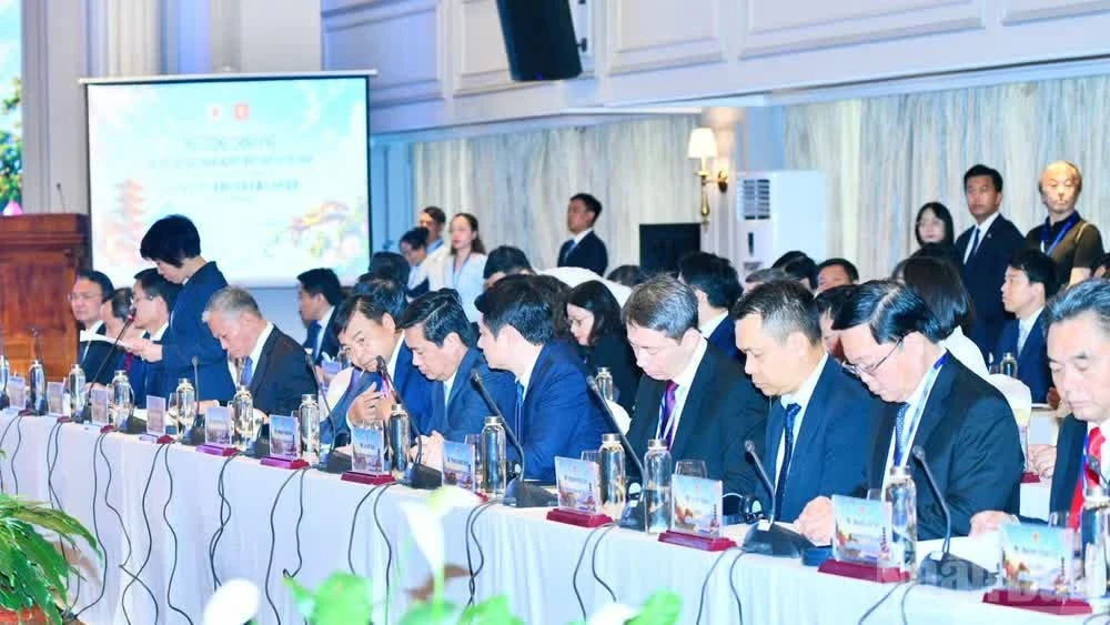 Lãnh đạo các bộ, ngành Trung ương tham dự cuộc làm việc.