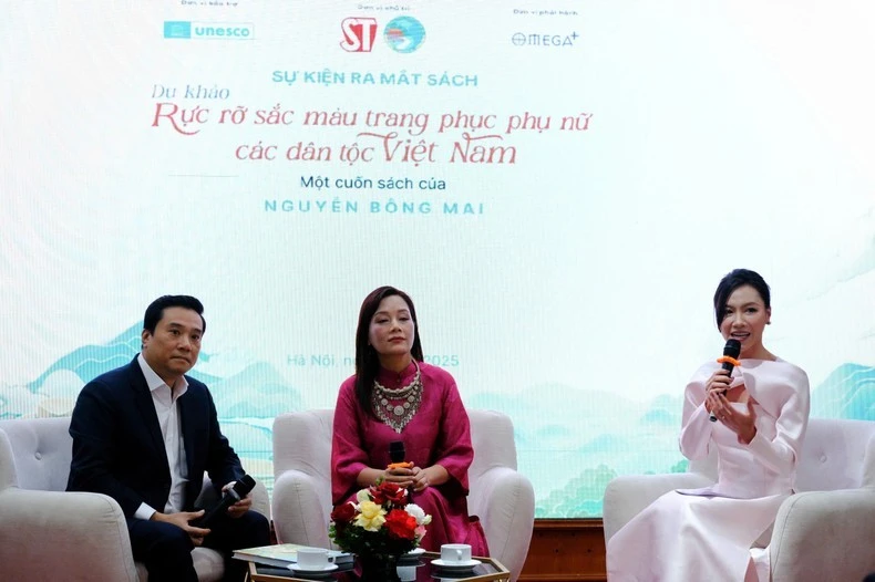 Giao lưu cùng tác giả Nguyễn Bông Mai và đồng chí Nguyễn Thái Bình, Phó Giám đốc Nhà xuất bản Chính trị quốc gia Sự thật về những nội dung, điểm đặc biệt của cuốn sách.