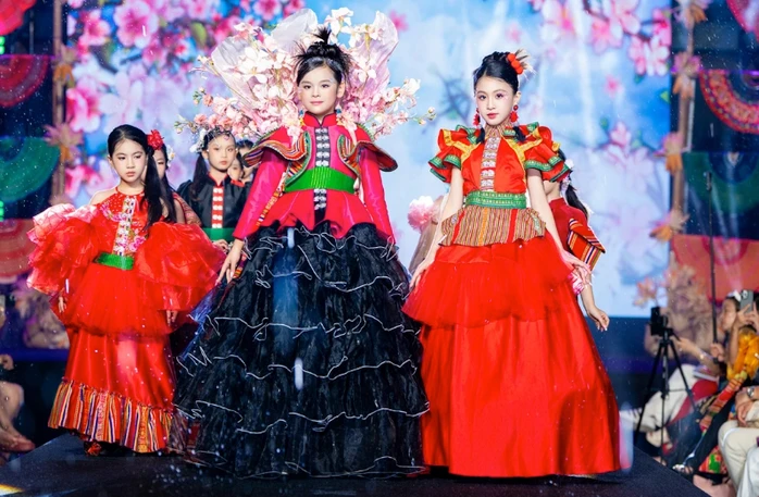 Văn hóa Tây Bắc được tái hiện rực rỡ trong "Vietnam Iconic Runway - Trạm di sản".
