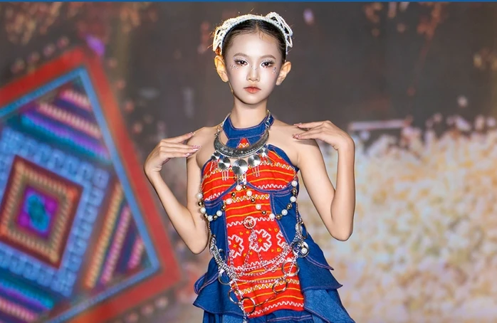Show diễn mang đến một trải nghiệm nghệ thuật độc đáo, kết hợp giữa thời trang, âm nhạc và sắp đặt sáng tạo.