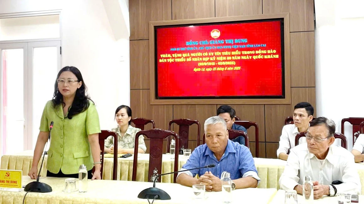 dong-chi-giang-thi-dung-pho-bi-thu-tinh-uy-chu-tich-uy-ban-mttq-viet-nam-tinh-lao-cai-phat-bieu-tai-buoi-gap-mat.jpg