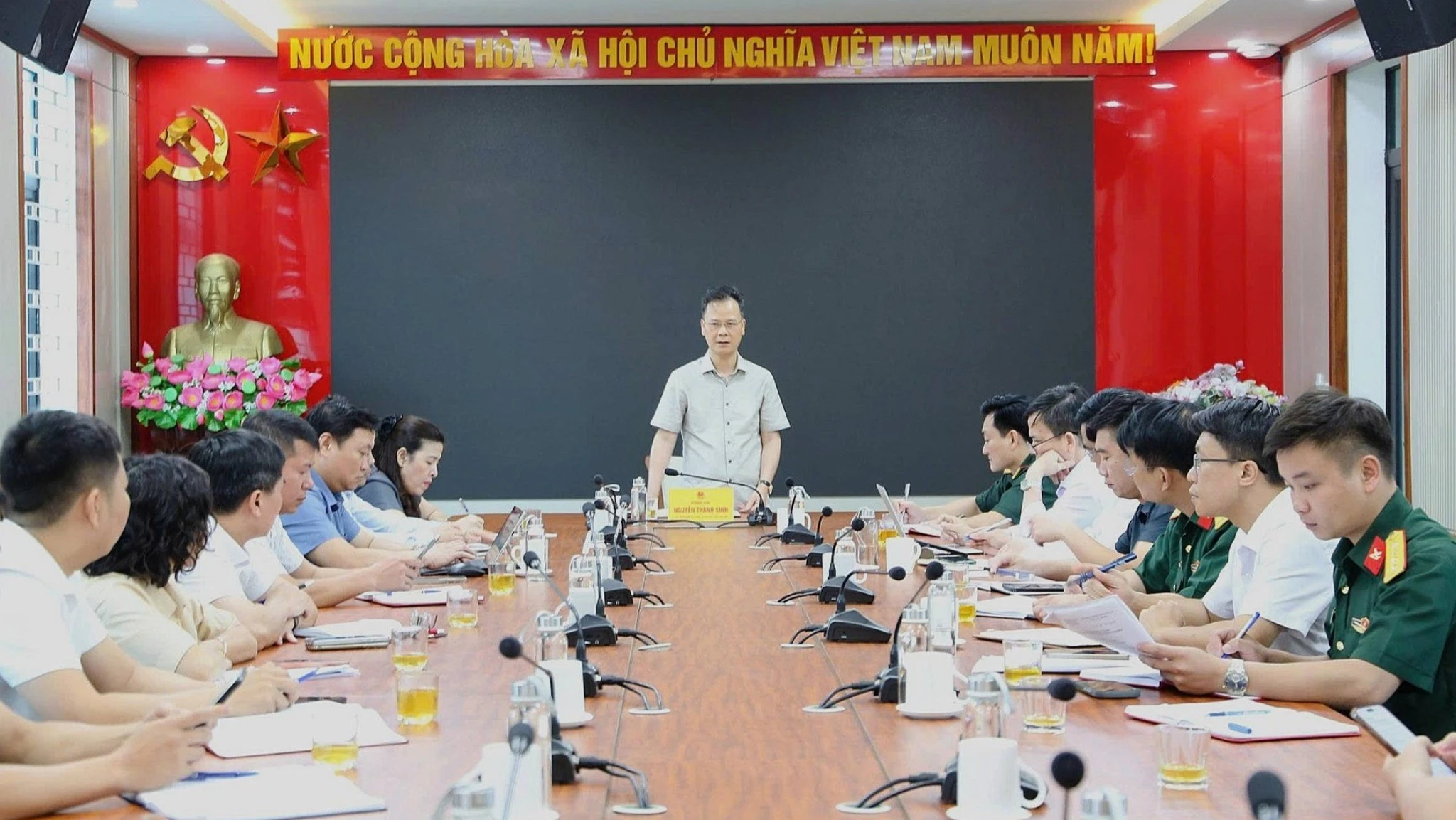 toan-canh-buoi-lam-viec-4155.jpg