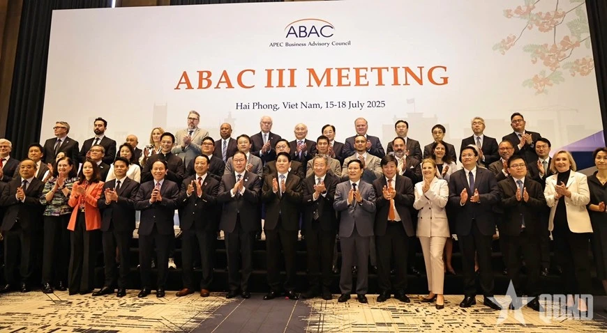 Chủ tịch nước Lương Cường cùng các đại biểu trong nước và quốc tế tại Kỳ họp Hội đồng Tư vấn Kinh doanh APEC 2025.