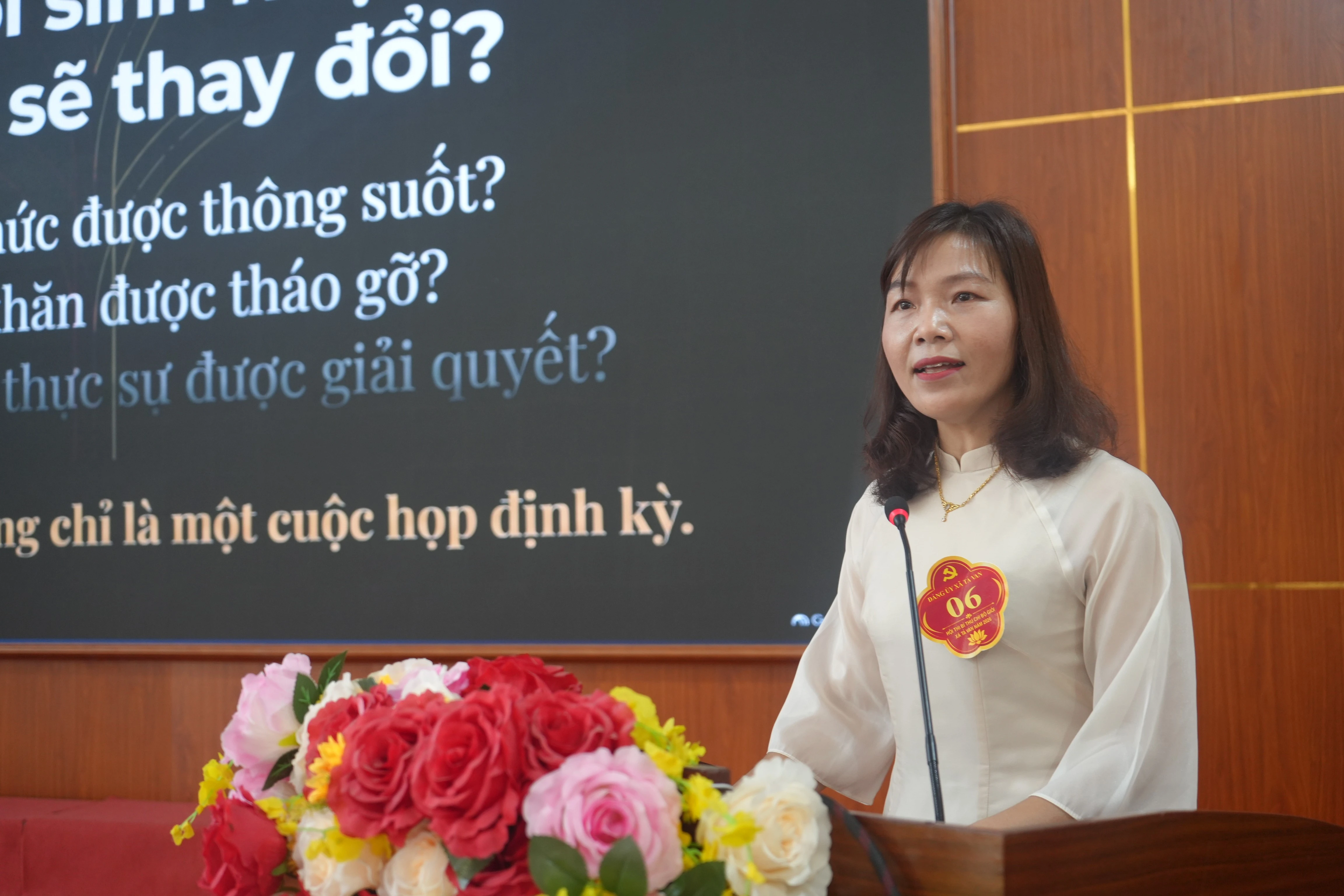 phan-thi-thuyet-trinh-cua-thi-sinh-hang-thi-mai-hoa-bi-thu-chi-bo-truong-ptdtbt-ththcs-ta-van.jpg