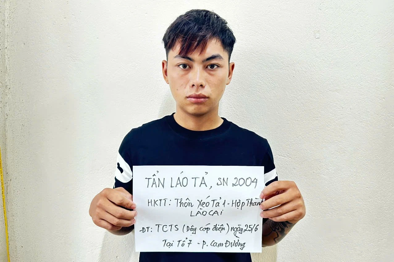 doi-tuong-tan-lao-ta-den-tru-so-cong-an-phuong-cam-duong-dau-thu.jpg