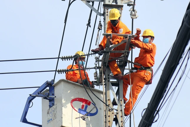Bộ Công Thương đề xuất rút ngắn thời gian điều chỉnh giá điện.