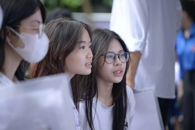Trong kỳ thi tốt nghiệp THPT từ năm 2025, thí sinh sẽ thi 4 môn, bao gồm 2 môn thi bắt buộc và 2 môn lựa chọn.