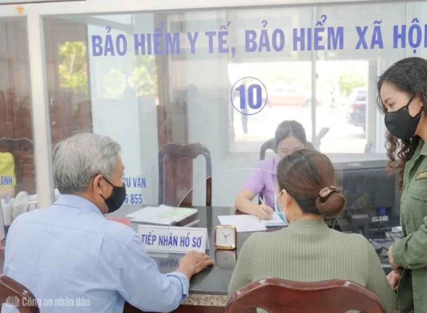 Người dân có nhu cầu hãy đến bộ phận một cửa cơ sở hoặc cơ quan BHXH để được hướng dẫn làm thủ tục an toàn, đúng quy định.