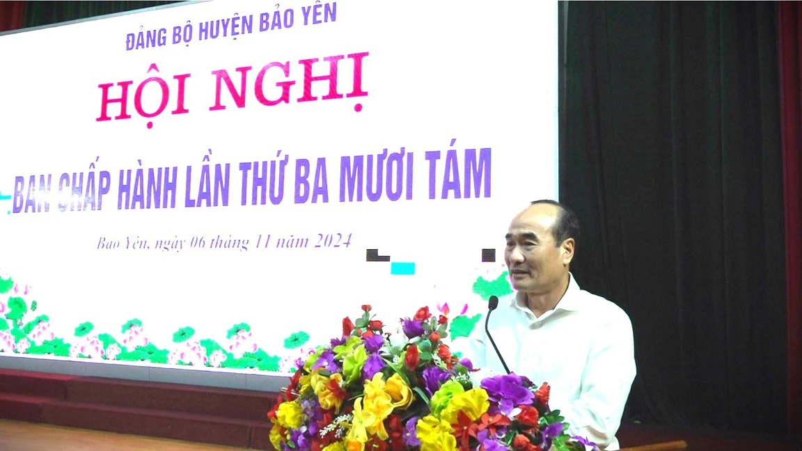 dong-chi-vu-xuan-cuong-pho-bi-thu-tinh-uy-chu-tich-hdnd-tinh-phat-bieu-chi-dao-tai-hoi-nghi.jpg