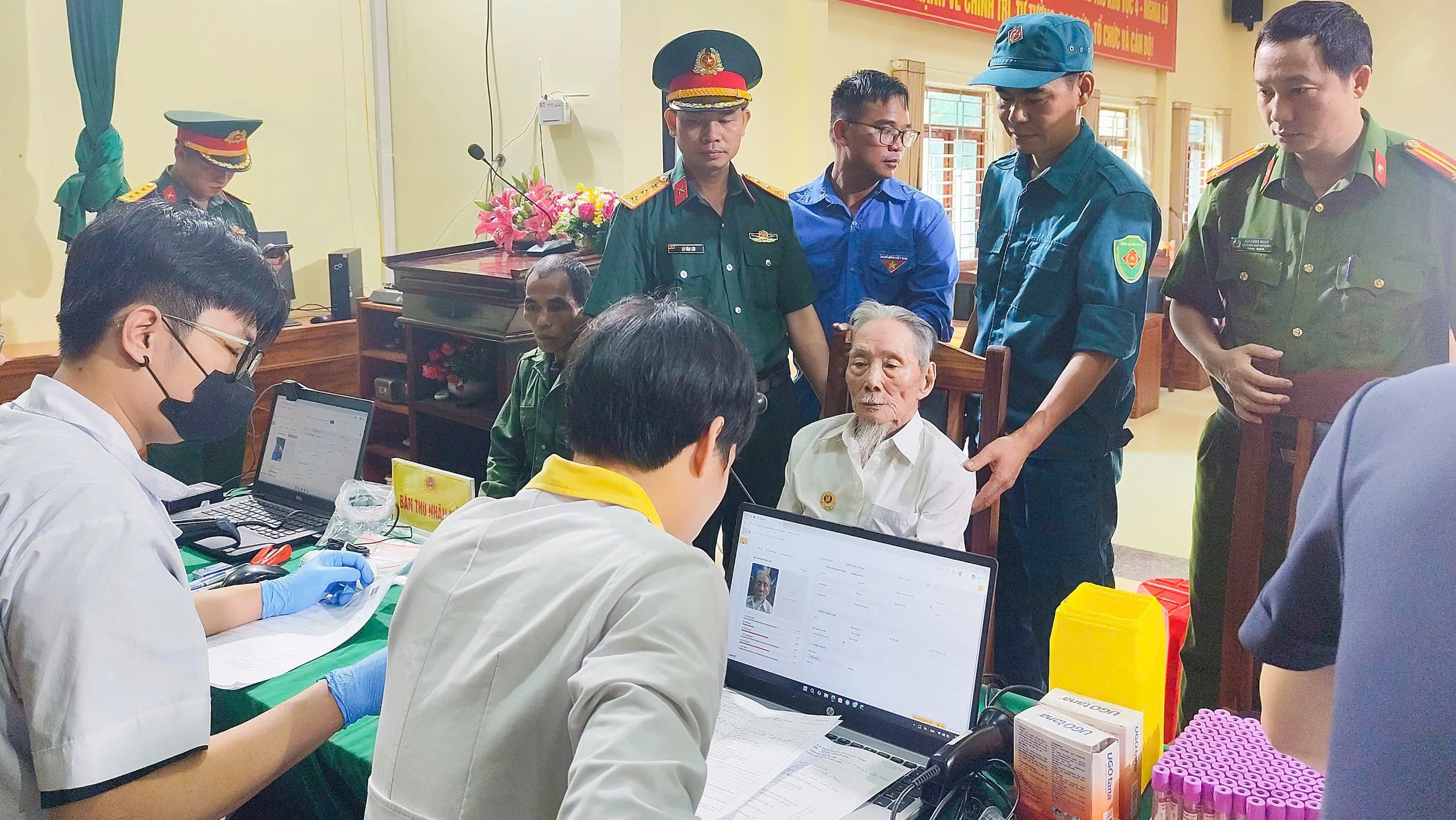 Những thân nhân không đi lại được sẽ được các lực lượng đến tận nhà hỗ trợ.