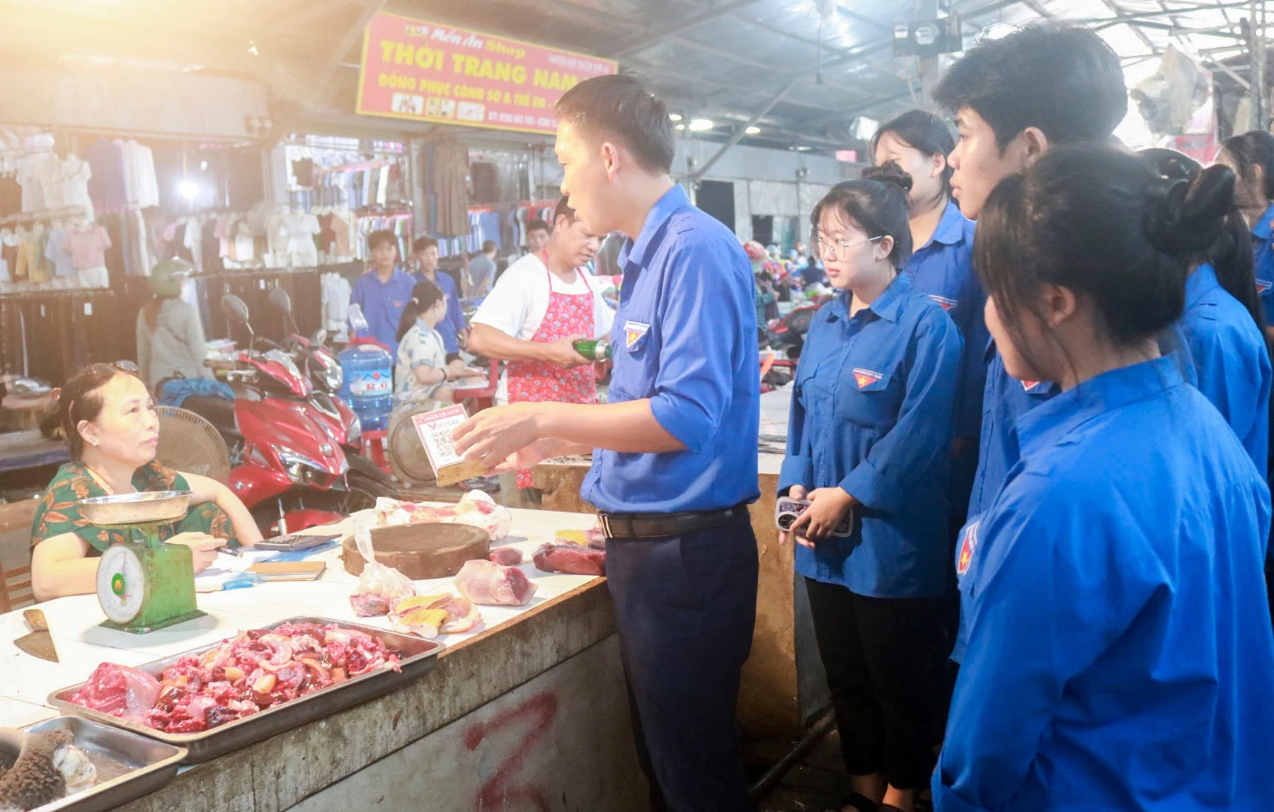 to-cong-nghe-so-cong-dong-huong-dan-cac-ho-kinh-doanh-su-dung-cac-dich-vu-cong-truc-truyen-5490.jpg