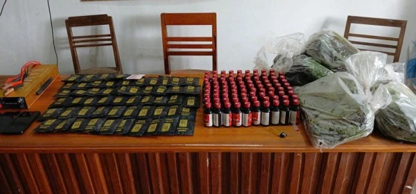 Nước vui, lá Ka-thom và tang vật thu giữ trong vụ án.