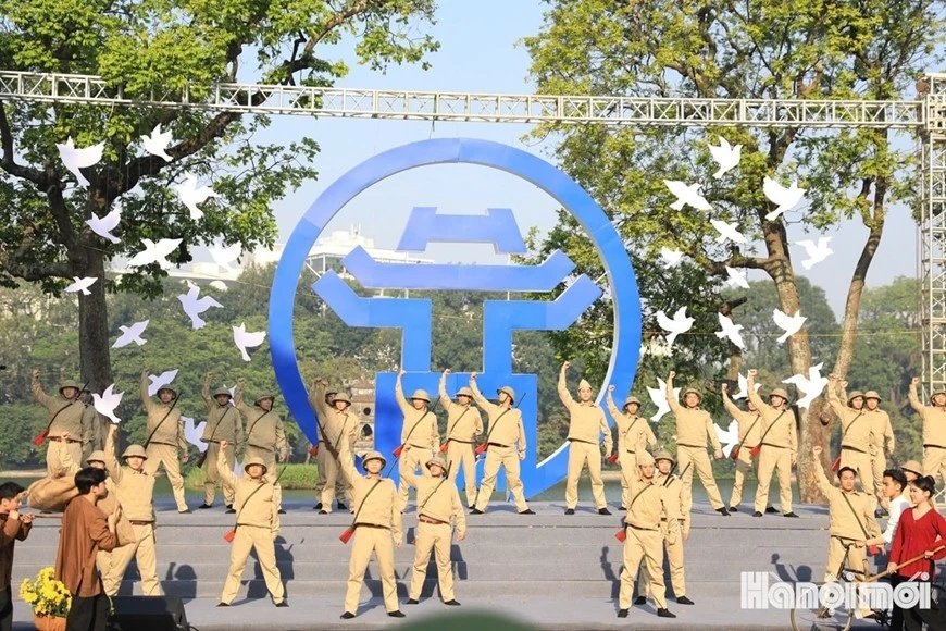Chương trình “Ngày hội Văn hóa vì hòa bình” là đại thực cảnh “Ký ức Hà Nội” gồm 3 phân đoạn. Phân đoạn 1 với chủ đề “Ký ức Hà Nội - Những ngày toàn quốc kháng chiến”; phân đoạn 2 với chủ đề “Cảm xúc tháng Mười”; phân đoạn 3, “Khí phách Hà Nội”.