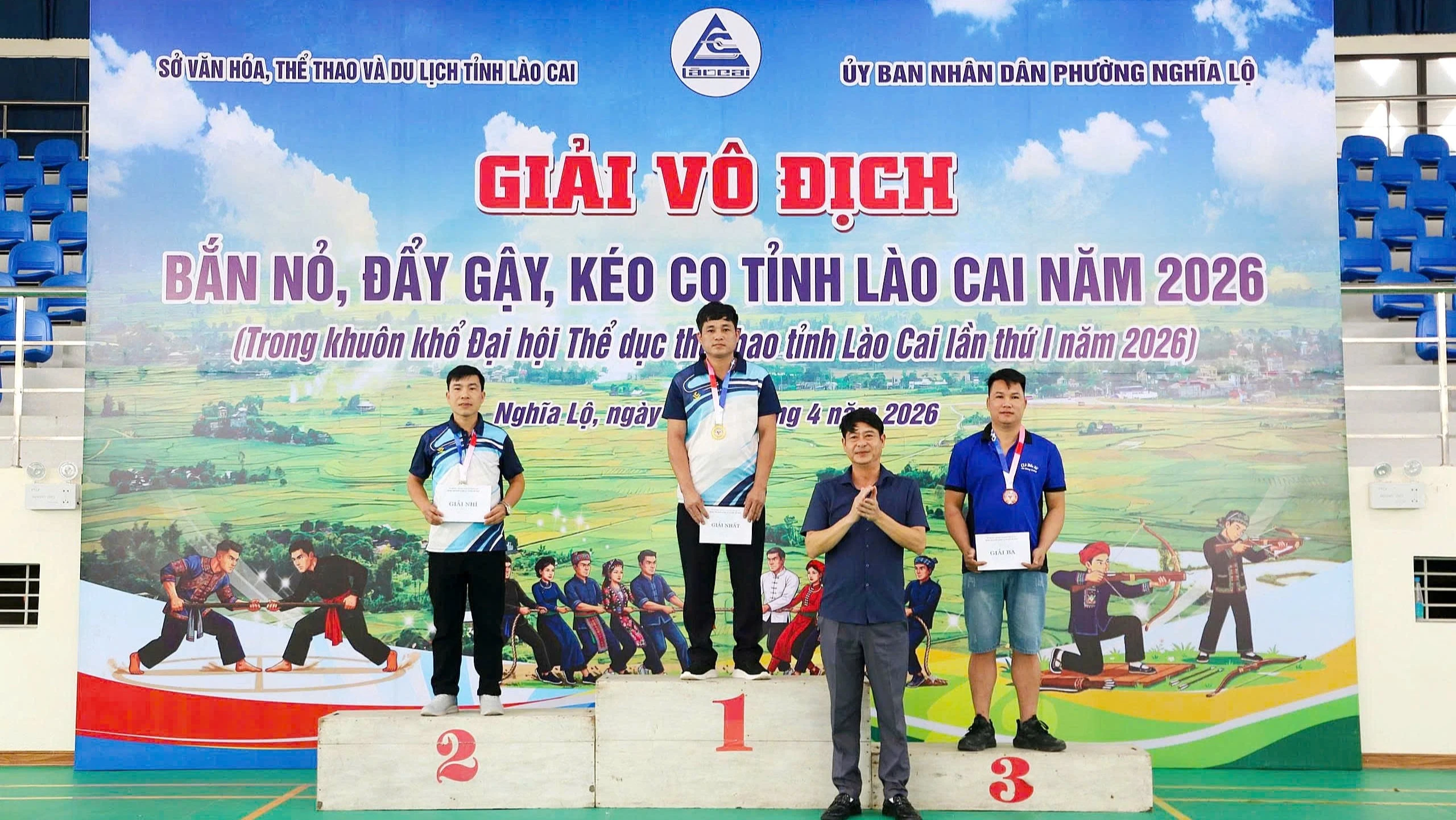 btc-trao-giai-nhat-nhi-ba-cho-giai-ban-no-nam-dung-ban-8960.jpg