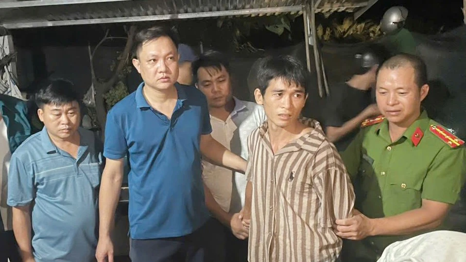 anh-2-luc-luong-chuc-nang-phoi-hop-bat-giu-doi-tuong-le-van-nam-dang-tren-duong-tron-chay.jpg